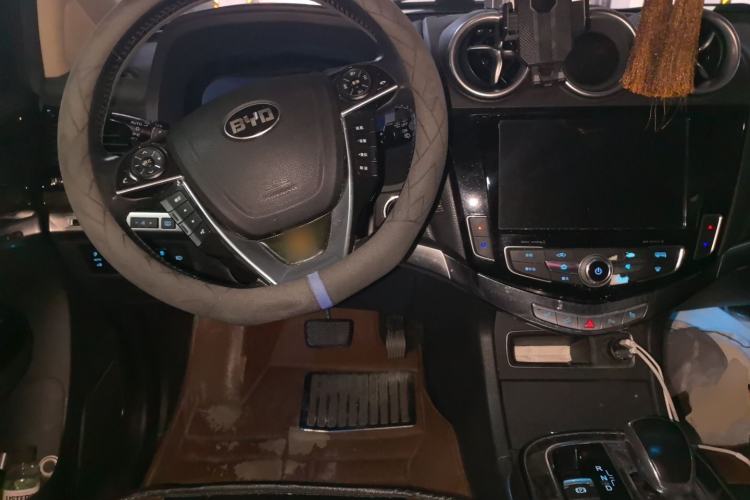 Used BYD Tang New Energy 2015 2.0T Four-Wheel-Drive Flagship Model Center Console