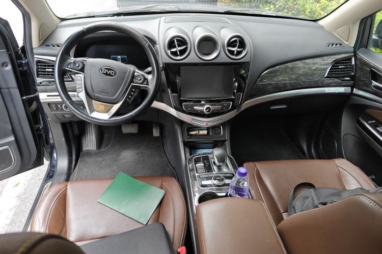 Used BYD Tang New Energy 2015 2.0T Four-Wheel-Drive Flagship Model Center Console