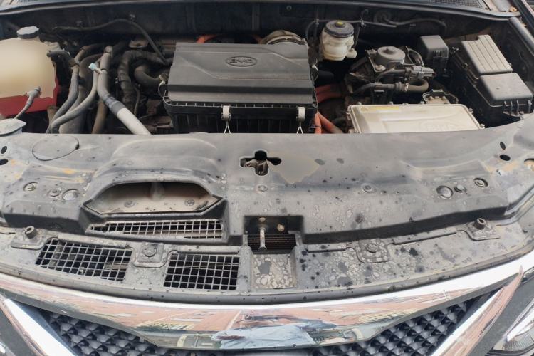 Used BYD Tang New Energy 2015 2.0T Four-Wheel-Drive Flagship Model Engine Bay