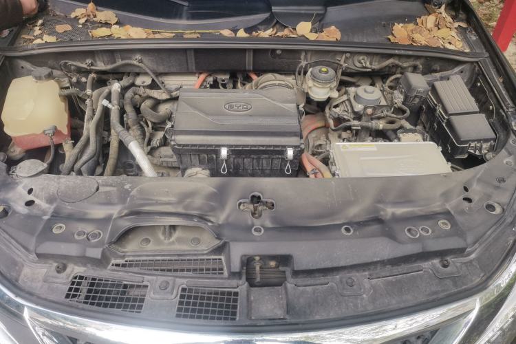 Used BYD Tang New Energy 2015 2.0T Four-Wheel-Drive Flagship Model Engine Bay