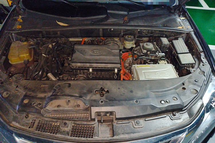 Used BYD Tang New Energy 2015 2.0T Four-Wheel-Drive Flagship Model Engine Bay