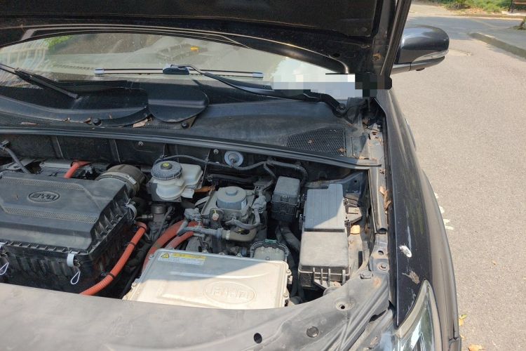 Used BYD Tang New Energy 2015 2.0T Four-Wheel-Drive Flagship Model Engine Bay Left