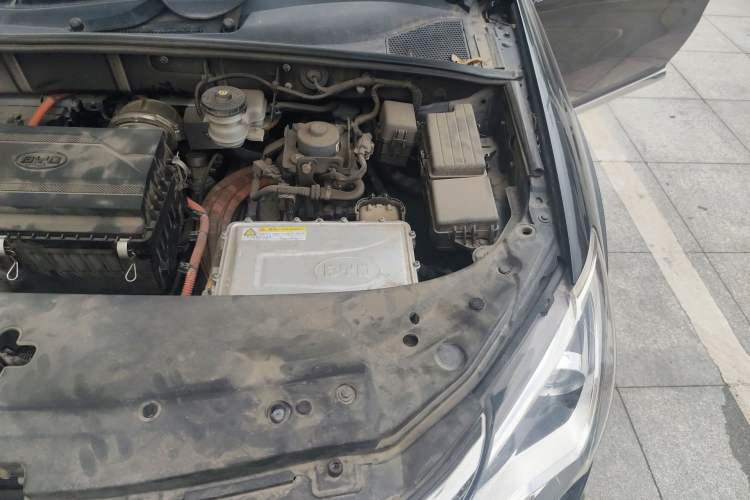 Used BYD Tang New Energy 2015 2.0T Four-Wheel-Drive Flagship Model Engine Bay Left