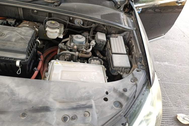 Used BYD Tang New Energy 2015 2.0T Four-Wheel-Drive Flagship Model Engine Bay Left