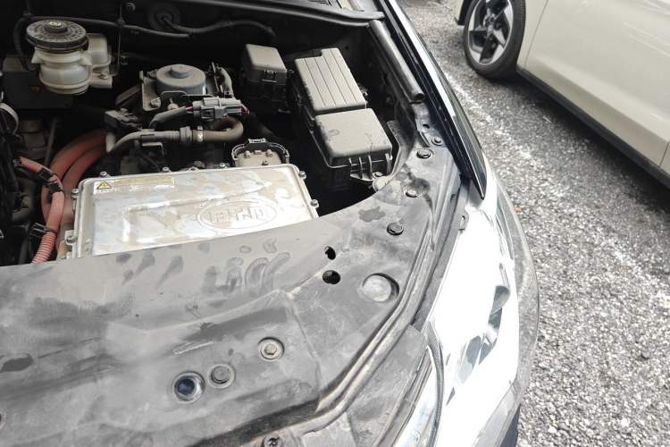 Used BYD Tang New Energy 2015 2.0T Four-Wheel-Drive Flagship Model Engine Bay Left