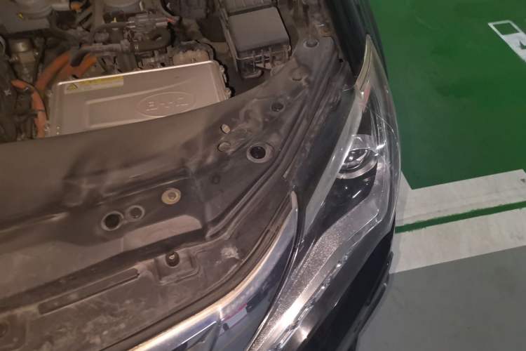 Used BYD Tang New Energy 2015 2.0T Four-Wheel-Drive Flagship Model Engine Bay Left