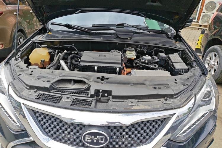 Used BYD Tang New Energy 2015 2.0T Four-Wheel-Drive Flagship Model Engine Bay