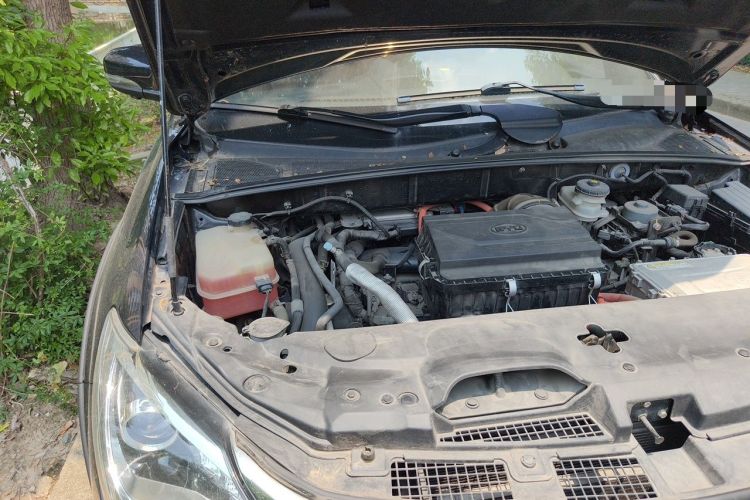 Used BYD Tang New Energy 2015 2.0T Four-Wheel-Drive Flagship Model Engine Bay Right
