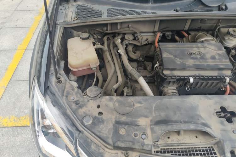 Used BYD Tang New Energy 2015 2.0T Four-Wheel-Drive Flagship Model Engine Bay Right
