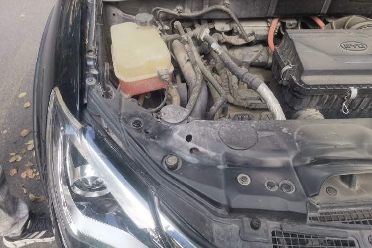Used BYD Tang New Energy 2015 2.0T Four-Wheel-Drive Flagship Model Engine Bay Right