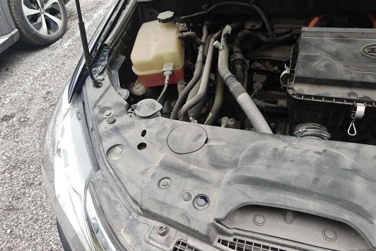 Used BYD Tang New Energy 2015 2.0T Four-Wheel-Drive Flagship Model Engine Bay Right
