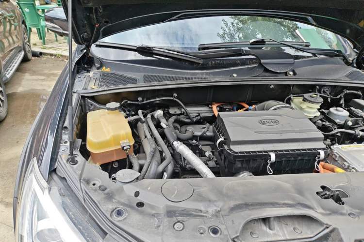 Used BYD Tang New Energy 2015 2.0T Four-Wheel-Drive Flagship Model Engine Bay Right