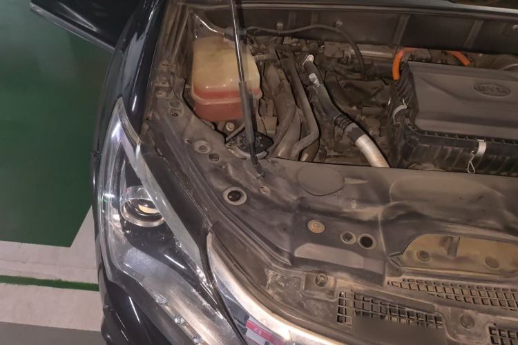 Used BYD Tang New Energy 2015 2.0T Four-Wheel-Drive Flagship Model Engine Bay Right