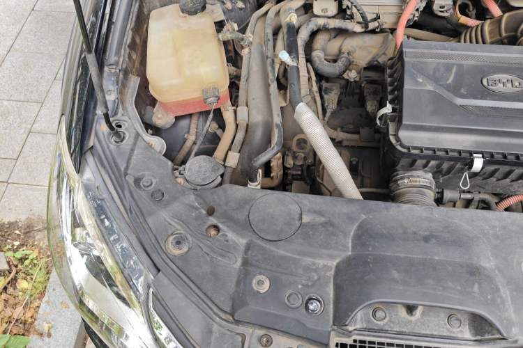 Used BYD Tang New Energy 2015 2.0T Four-Wheel-Drive Flagship Model Engine Bay Right