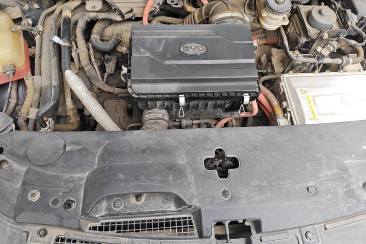Used BYD Tang New Energy 2015 2.0T Four-Wheel-Drive Flagship Model Engine Bay