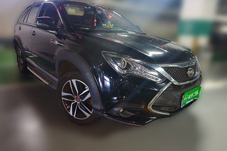 Used BYD Tang New Energy 2015 2.0T Four-Wheel-Drive Flagship Model Front Right 45 Deg