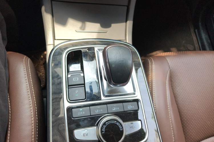Used BYD Tang New Energy 2015 2.0T Four-Wheel-Drive Flagship Model Gear Lever
