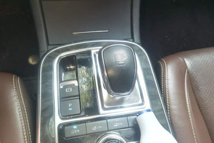 Used BYD Tang New Energy 2015 2.0T Four-Wheel-Drive Flagship Model Gear Lever