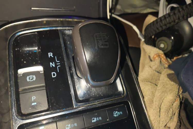 Used BYD Tang New Energy 2015 2.0T Four-Wheel-Drive Flagship Model Gear Lever