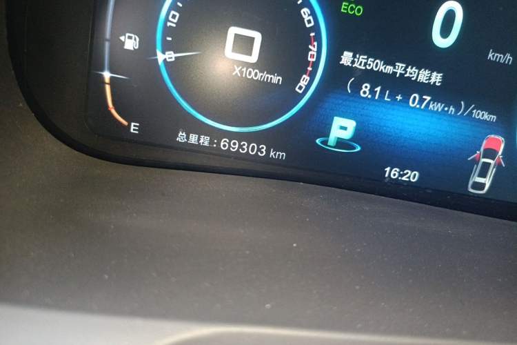 Used BYD Tang New Energy 2015 2.0T Four-Wheel-Drive Flagship Model Odometer Close Up