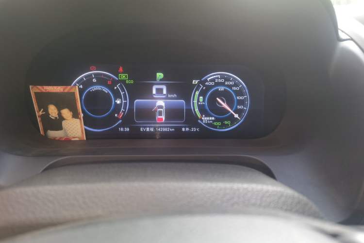 Used BYD Tang New Energy 2015 2.0T Four-Wheel-Drive Flagship Model Odometer Close Up