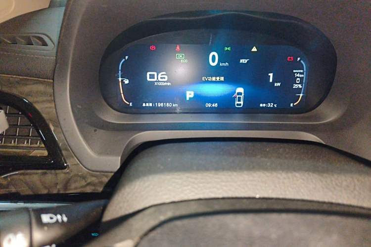 Used BYD Tang New Energy 2015 2.0T Four-Wheel-Drive Flagship Model Odometer Close Up