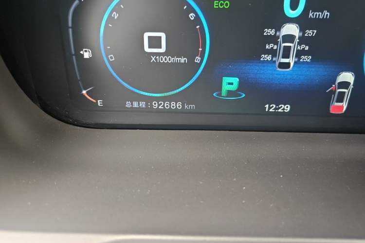 Used BYD Tang New Energy 2015 2.0T Four-Wheel-Drive Flagship Model Odometer Close Up