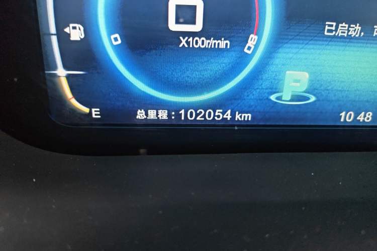 Used BYD Tang New Energy 2015 2.0T Four-Wheel-Drive Flagship Model Odometer Close Up