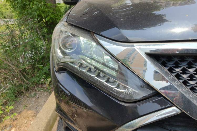 Used BYD Tang New Energy 2015 2.0T Four-Wheel-Drive Flagship Model Right Front Headlight