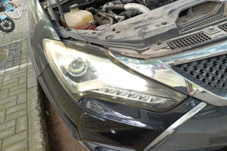 Used BYD Tang New Energy 2015 2.0T Four-Wheel-Drive Flagship Model Right Front Headlight