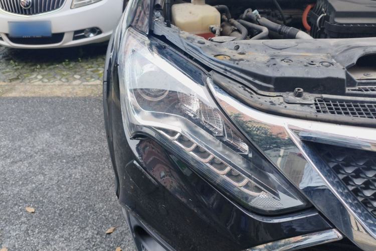 Used BYD Tang New Energy 2015 2.0T Four-Wheel-Drive Flagship Model Right Front Headlight