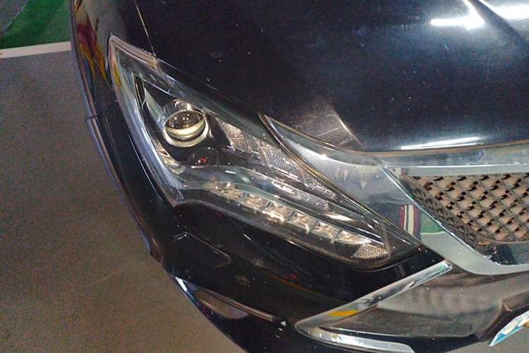 Used BYD Tang New Energy 2015 2.0T Four-Wheel-Drive Flagship Model Right Front Headlight