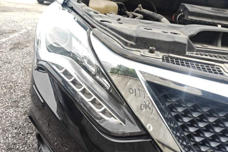 Used BYD Tang New Energy 2015 2.0T Four-Wheel-Drive Flagship Model Right Front Headlight