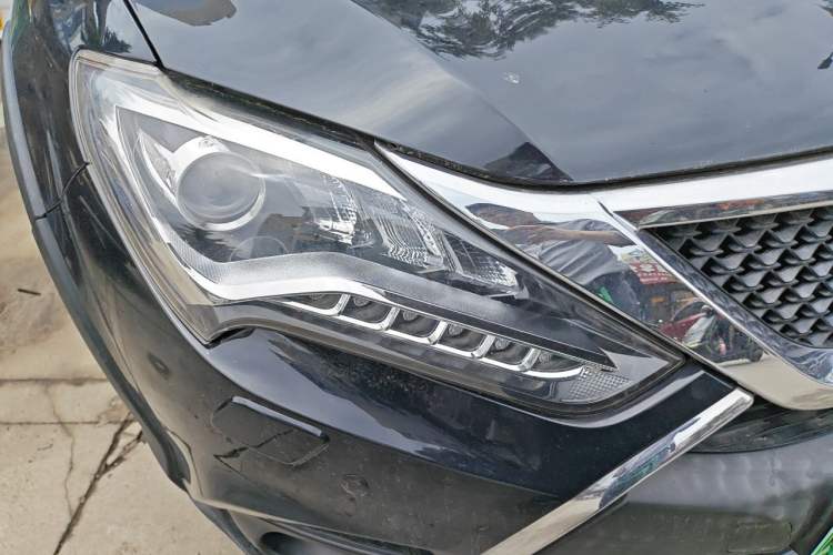 Used BYD Tang New Energy 2015 2.0T Four-Wheel-Drive Flagship Model Right Front Headlight