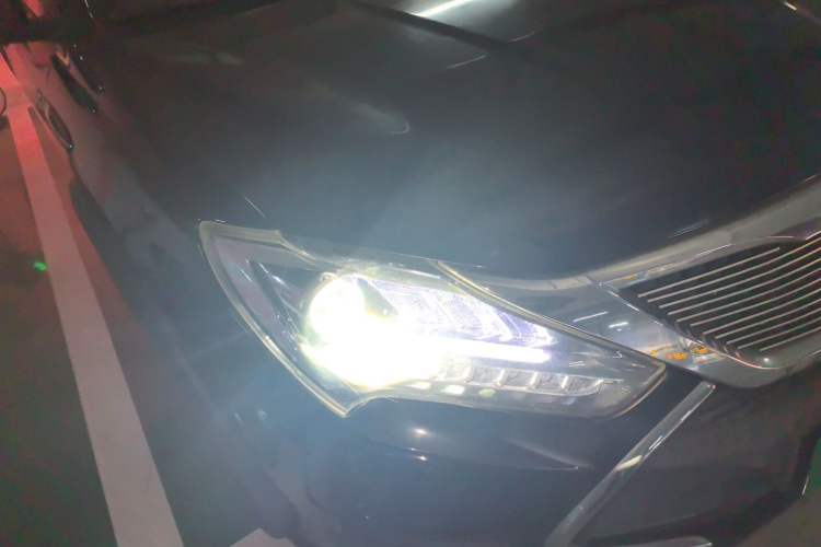 Used BYD Tang New Energy 2015 2.0T Four-Wheel-Drive Flagship Model Right Front Headlight