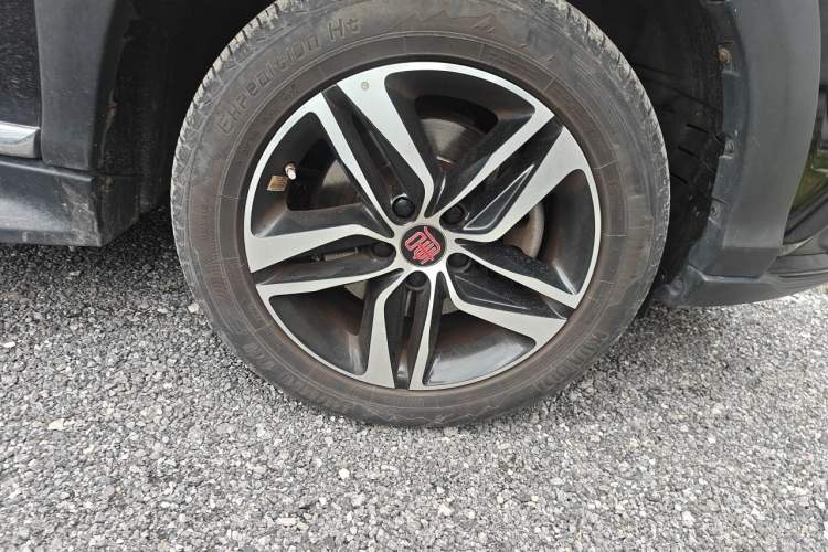 Used BYD Tang New Energy 2015 2.0T Four-Wheel-Drive Flagship Model Right Front Wheel Hub