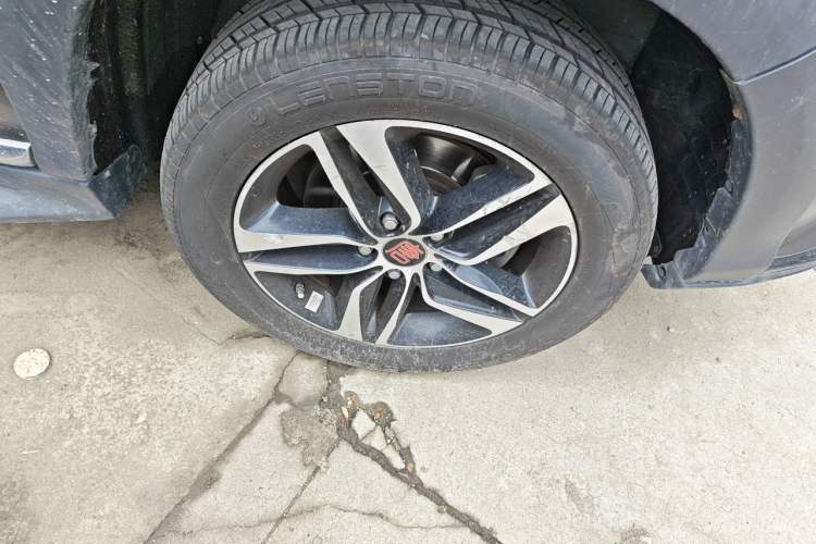 Used BYD Tang New Energy 2015 2.0T Four-Wheel-Drive Flagship Model Right Front Wheel Hub