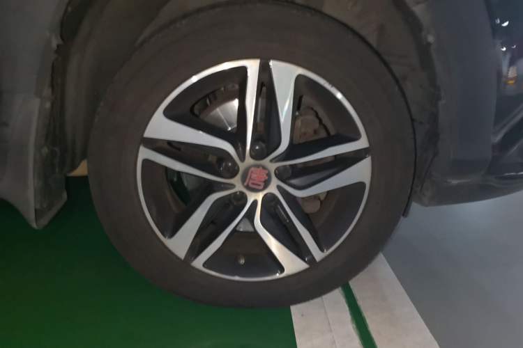 Used BYD Tang New Energy 2015 2.0T Four-Wheel-Drive Flagship Model Right Front Wheel Hub