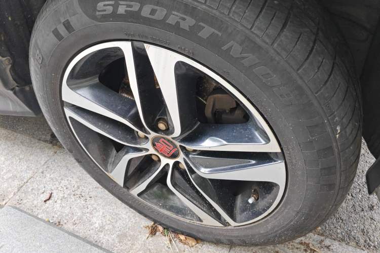 Used BYD Tang New Energy 2015 2.0T Four-Wheel-Drive Flagship Model Right Front Wheel Hub