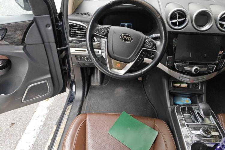 Used BYD Tang New Energy 2015 2.0T Four-Wheel-Drive Flagship Model Steering Wheel