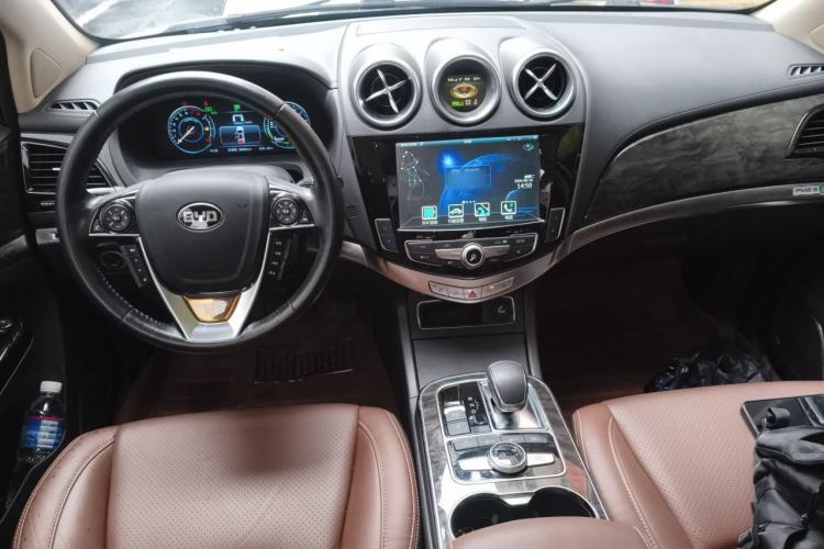 Used BYD Tang New Energy 2015 2.0T Four-Wheel-Drive Flagship Model Center Console