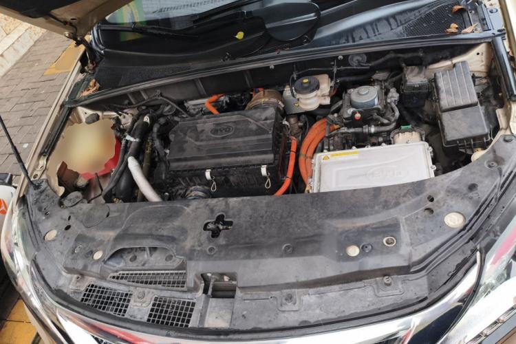 Used BYD Tang New Energy 2015 2.0T Four-Wheel-Drive Flagship Model Engine Bay