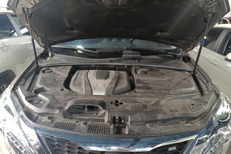 Used BYD Tang New Energy 2015 2.0T Four-Wheel-Drive Flagship Model Engine Bay