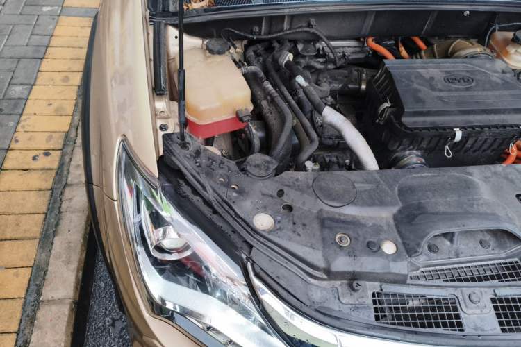 Used BYD Tang New Energy 2015 2.0T Four-Wheel-Drive Flagship Model Engine Bay Right