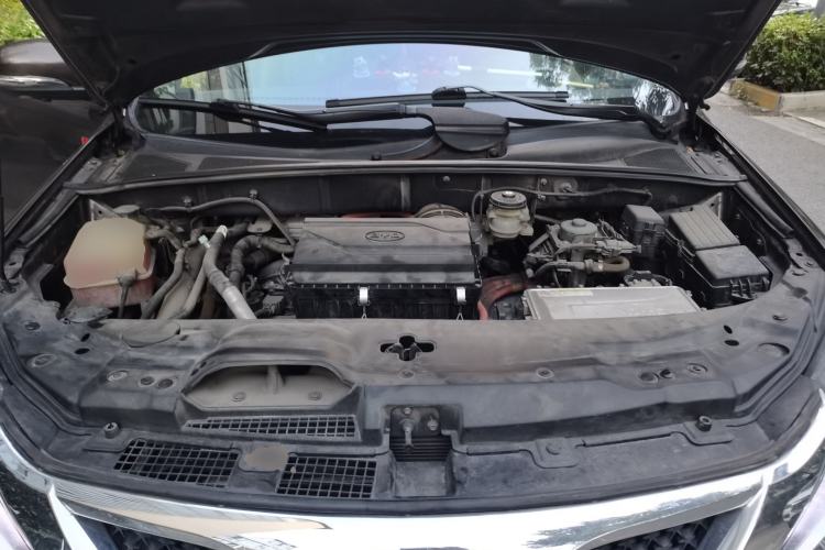Used BYD Tang New Energy 2015 2.0T Four-Wheel-Drive Flagship Model Engine Bay
