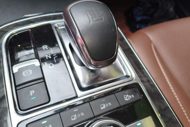 Used BYD Tang New Energy 2015 2.0T Four-Wheel-Drive Flagship Model Gear Lever
