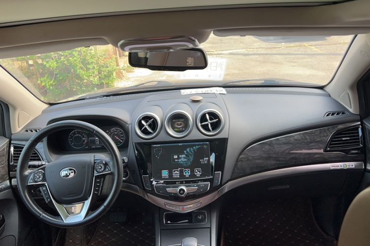 Used BYD Tang New Energy 2015 2.0T Four-Wheel-Drive Flagship Model Interior 1