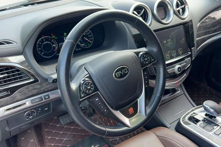 Used BYD Tang New Energy 2015 2.0T Four-Wheel-Drive Flagship Model Interior 2