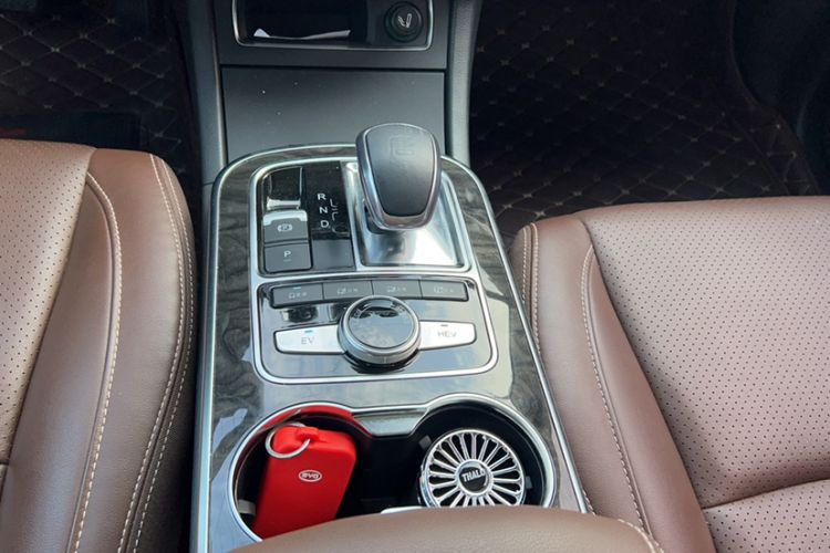 Used BYD Tang New Energy 2015 2.0T Four-Wheel-Drive Flagship Model Interior 3
