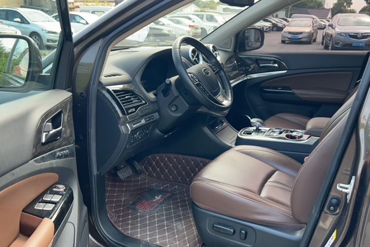 Used BYD Tang New Energy 2015 2.0T Four-Wheel-Drive Flagship Model Interior 5